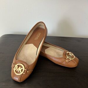 Michael Kors Fulton Studded Leather Moccasins in Light Brown Size 8